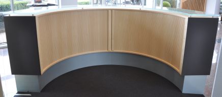 pressalit receptionsskranke fremstillet af møbelsnedkeri Kjeldtoft
